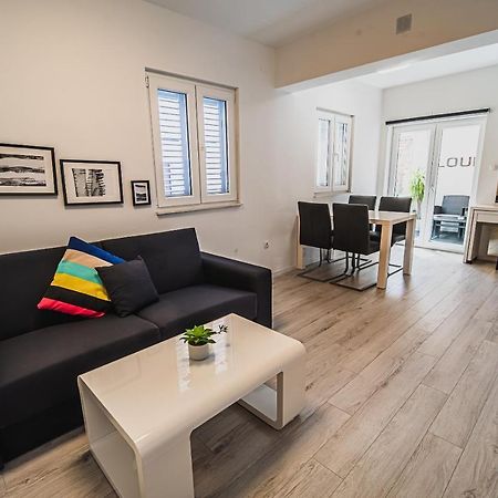 Downtown Park Apartments With Balcony โวดีเซ ภายนอก รูปภาพ