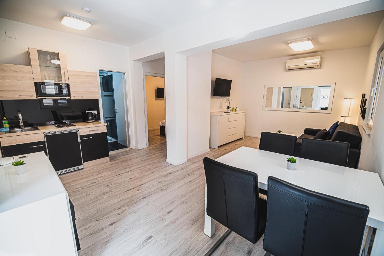 Downtown Park Apartments With Balcony โวดีเซ ภายนอก รูปภาพ