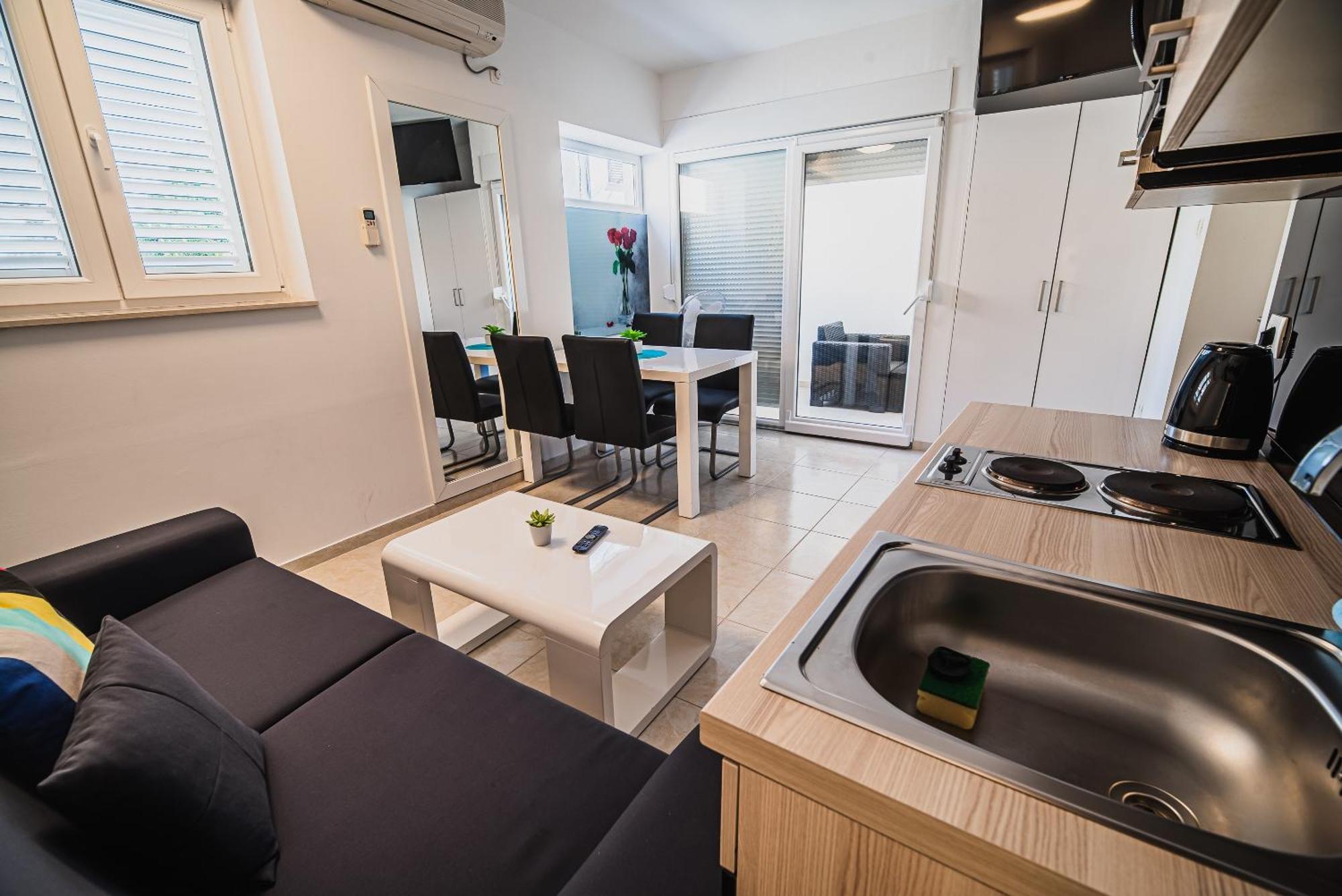 Downtown Park Apartments With Balcony โวดีเซ ห้อง รูปภาพ