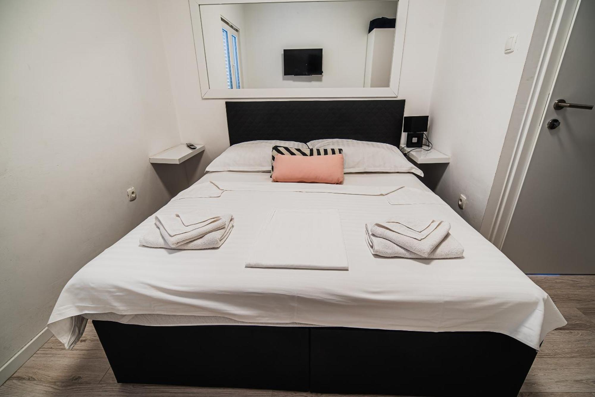 Downtown Park Apartments With Balcony โวดีเซ ห้อง รูปภาพ