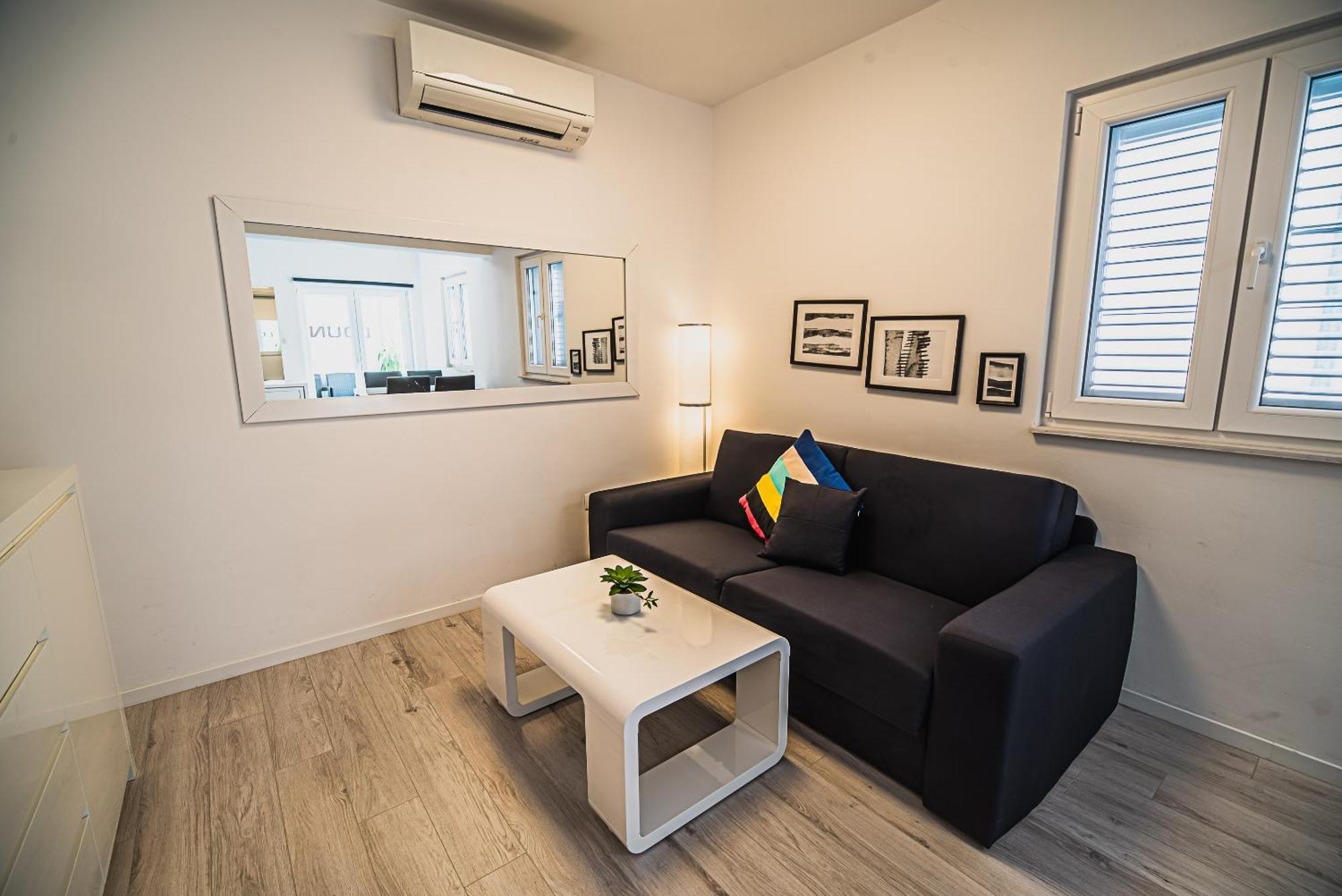 Downtown Park Apartments With Balcony โวดีเซ ห้อง รูปภาพ