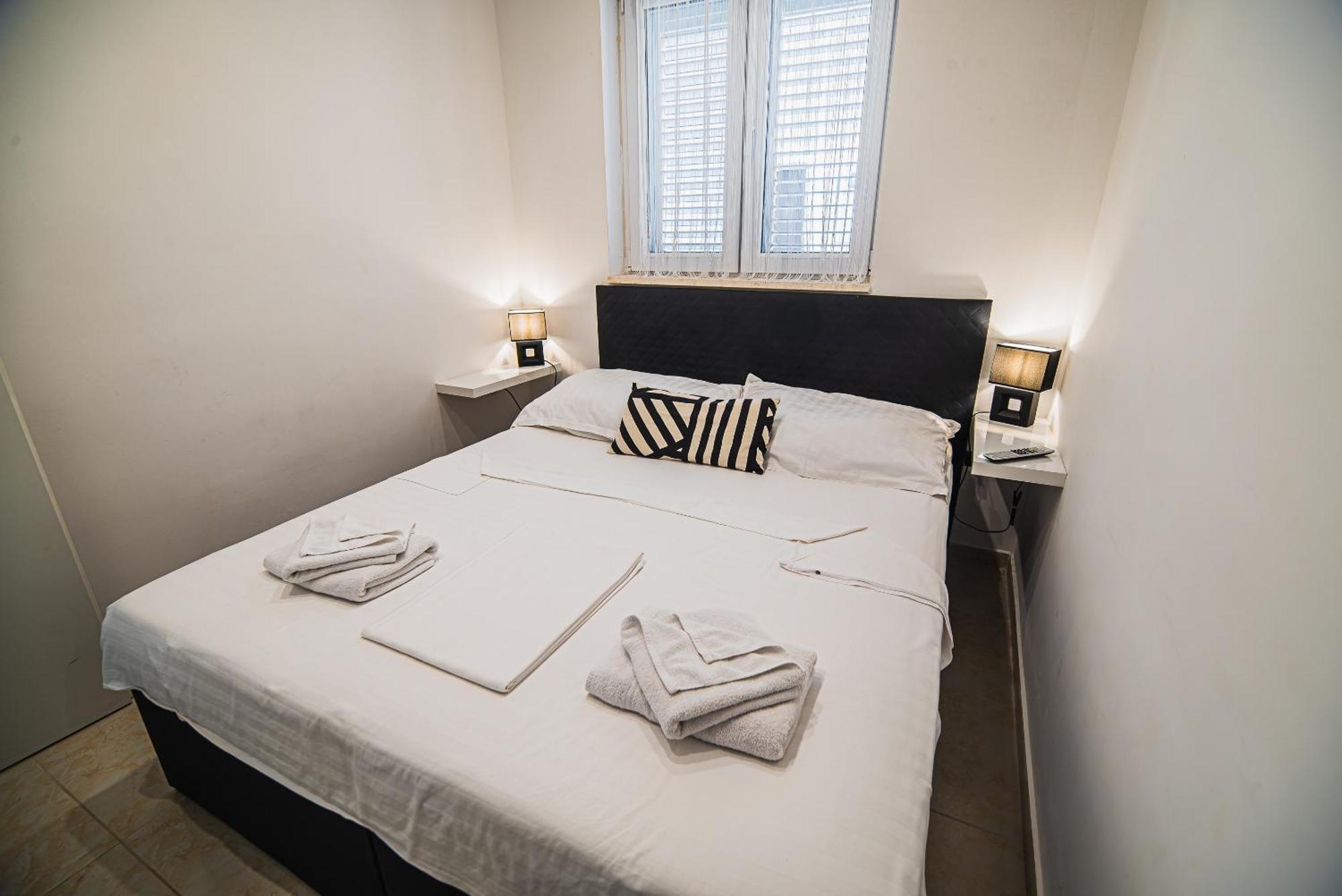 Downtown Park Apartments With Balcony โวดีเซ ห้อง รูปภาพ