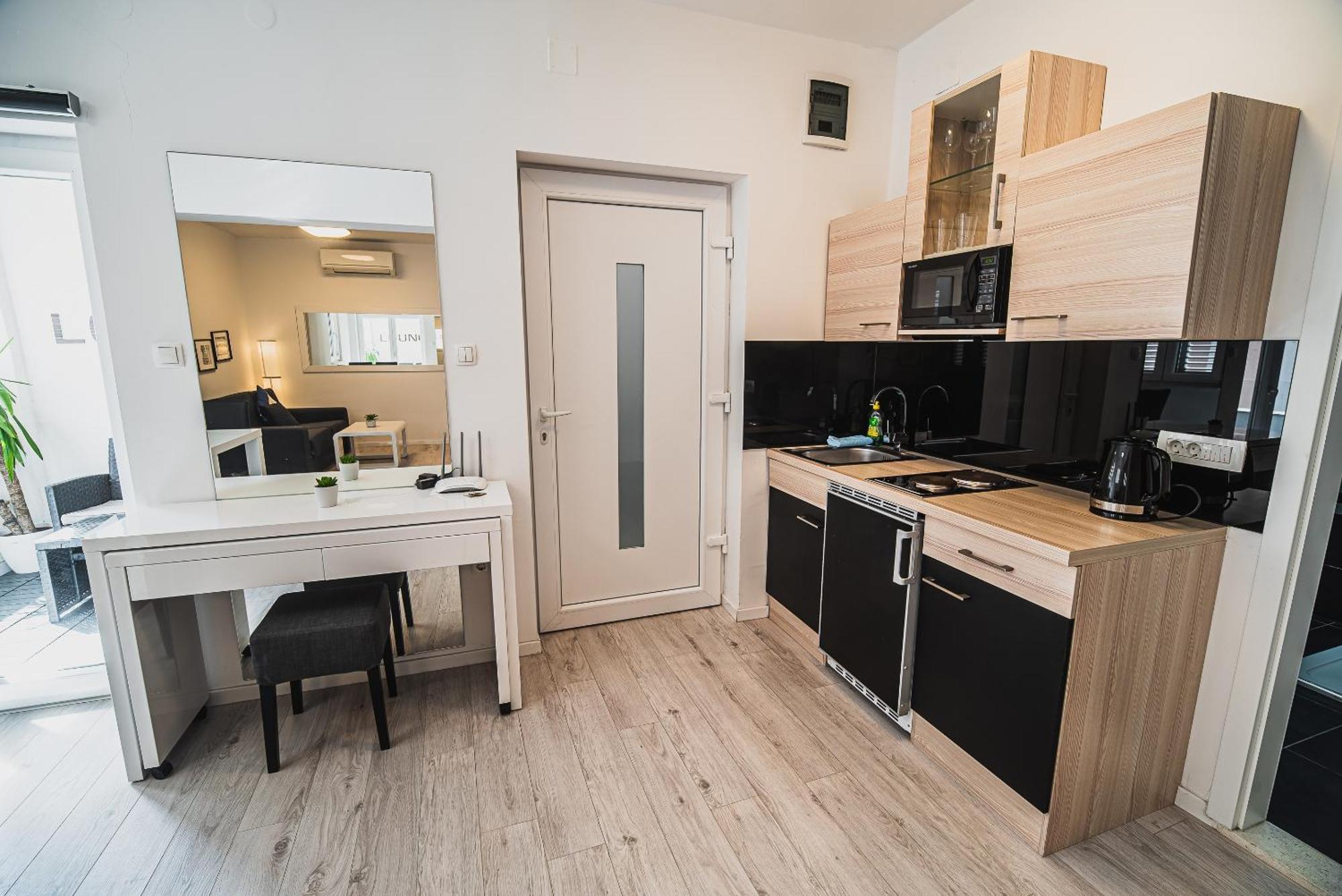 Downtown Park Apartments With Balcony โวดีเซ ห้อง รูปภาพ