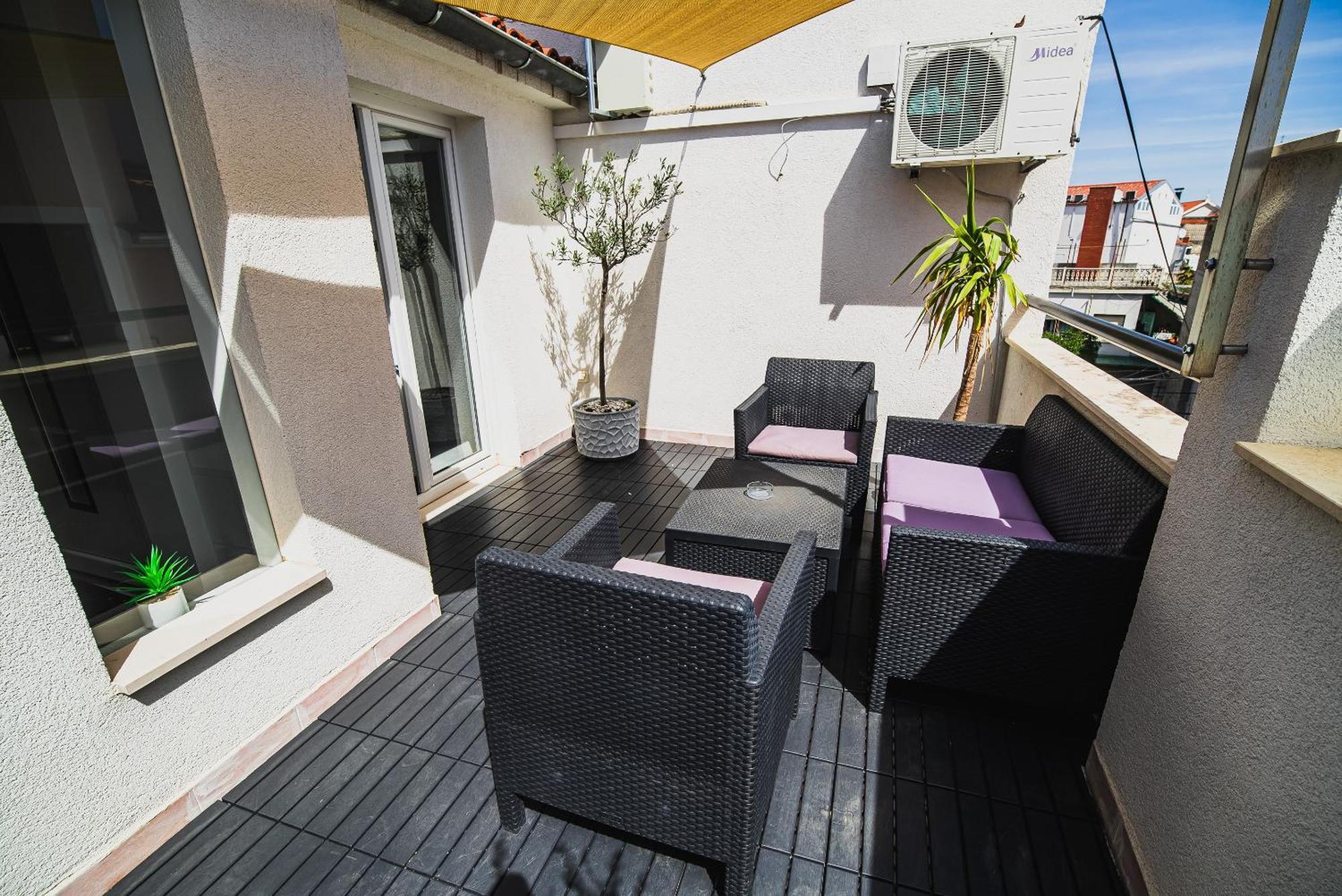 Downtown Park Apartments With Balcony โวดีเซ ห้อง รูปภาพ