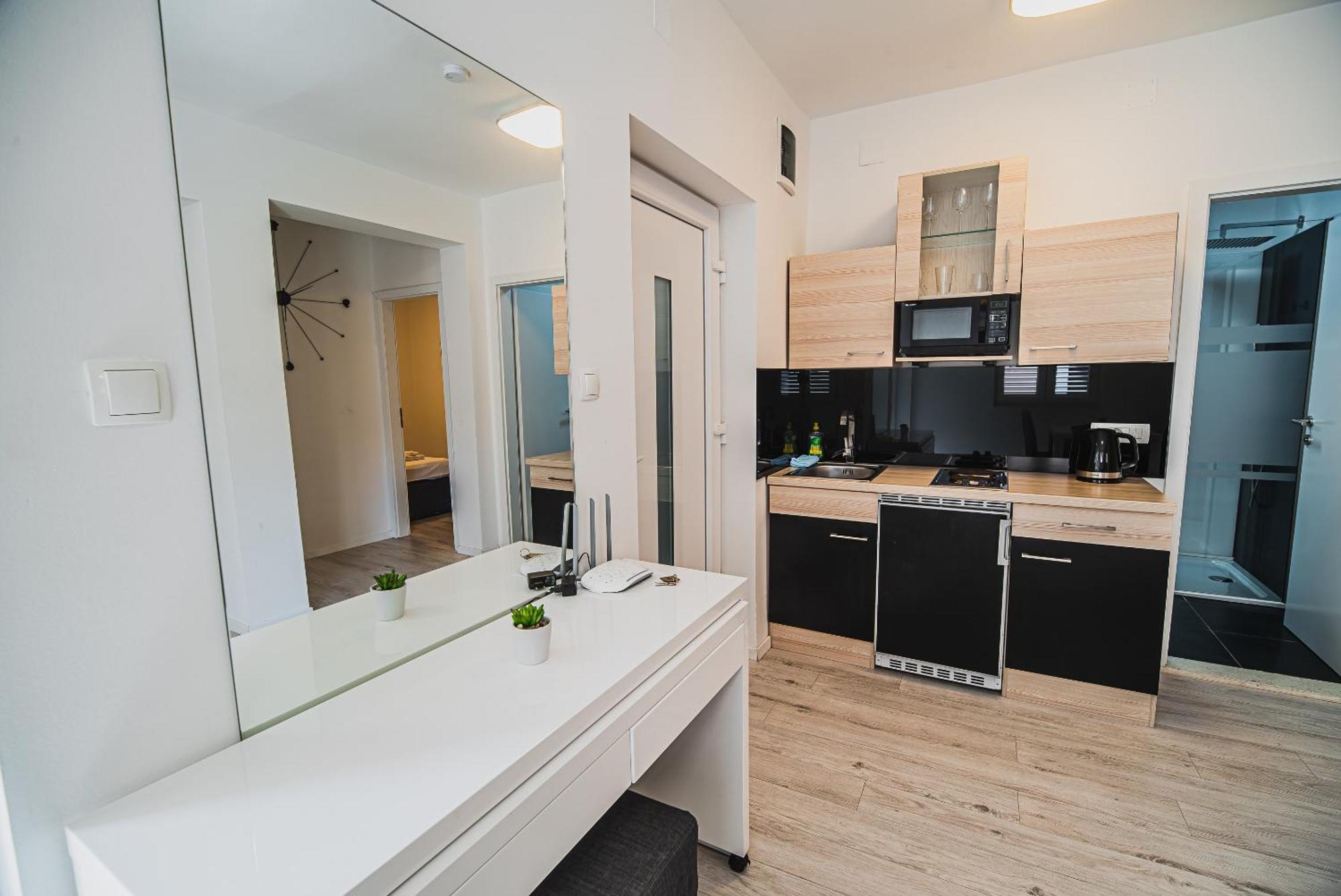 Downtown Park Apartments With Balcony โวดีเซ ห้อง รูปภาพ
