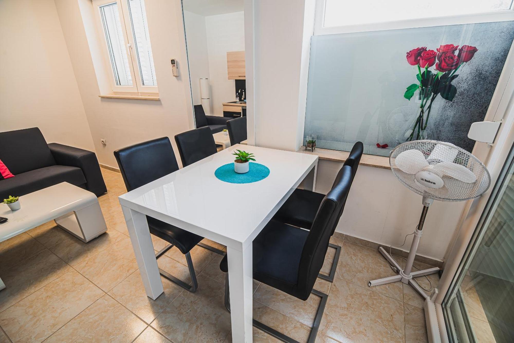 Downtown Park Apartments With Balcony โวดีเซ ห้อง รูปภาพ